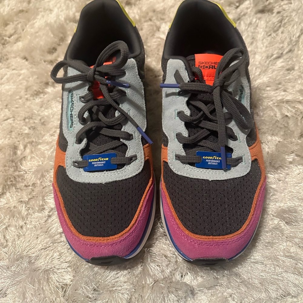 Women’s Sketchers Gorun athletic shoes size 9